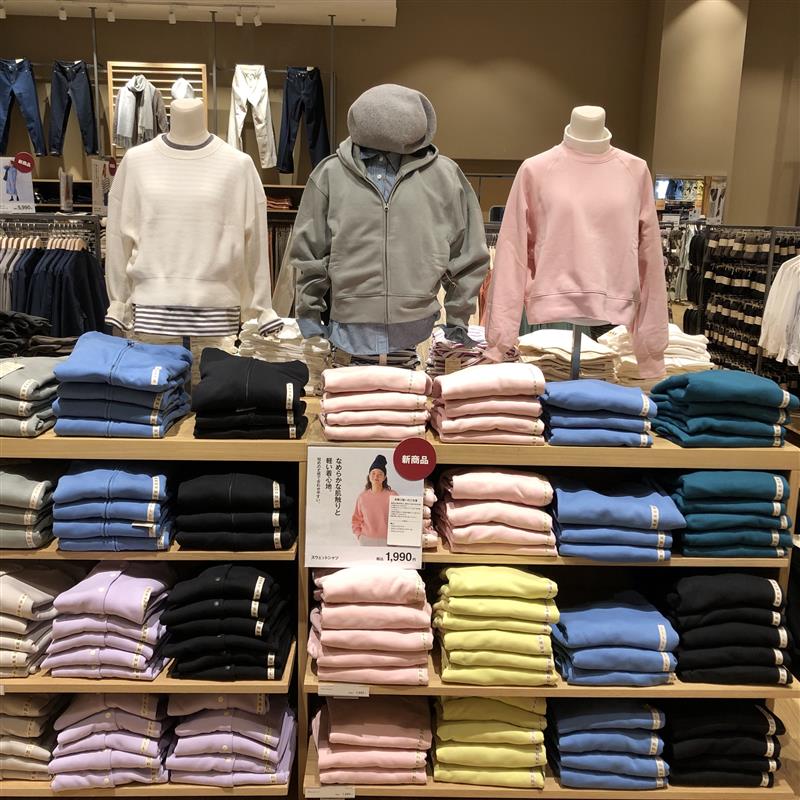 婦人スウェット売場