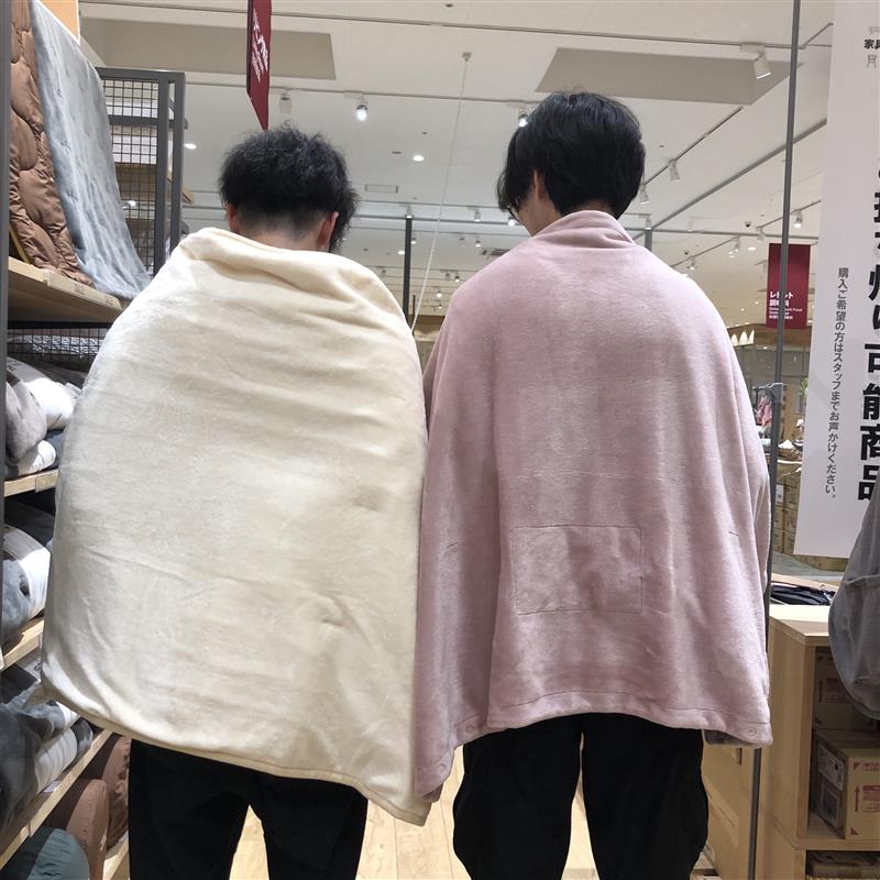 ブランケット後ろ姿
