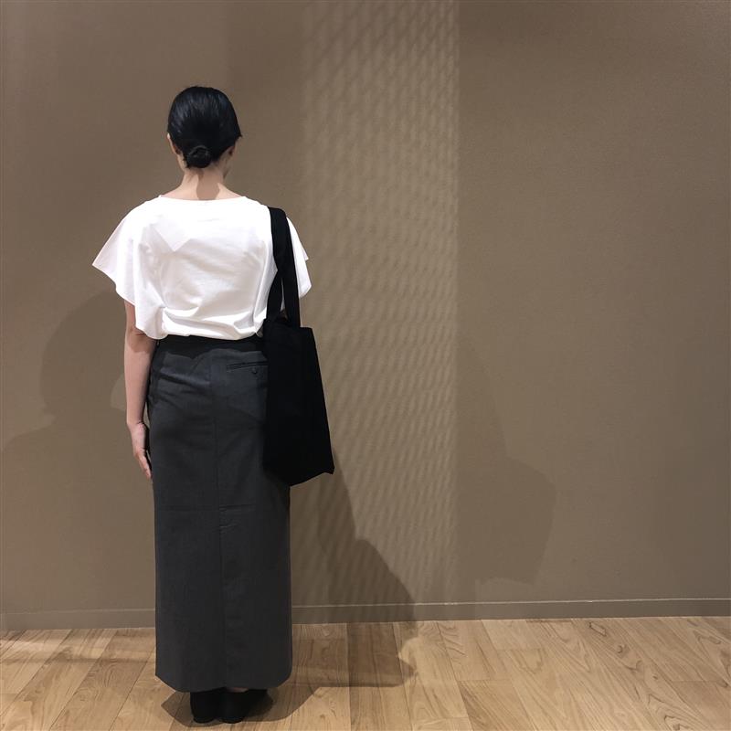白・後ろ