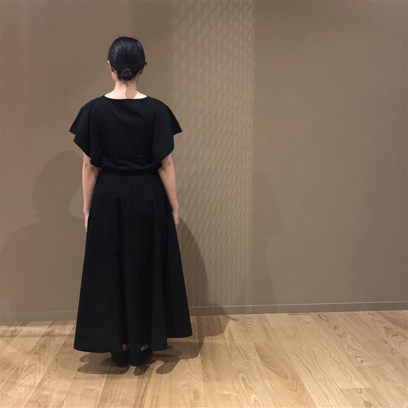 黒・後ろ