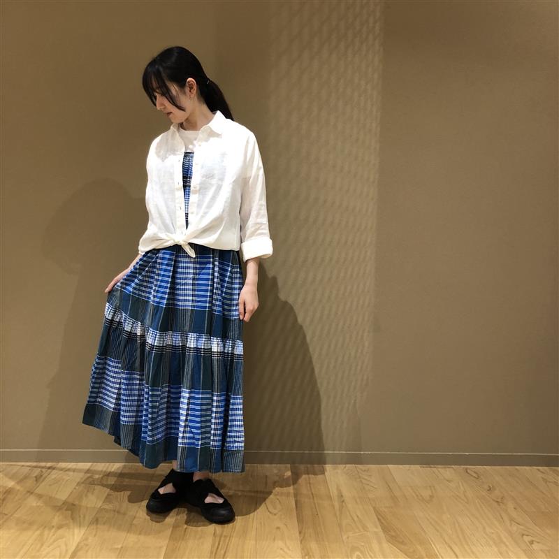 ワンピースとシャツ前