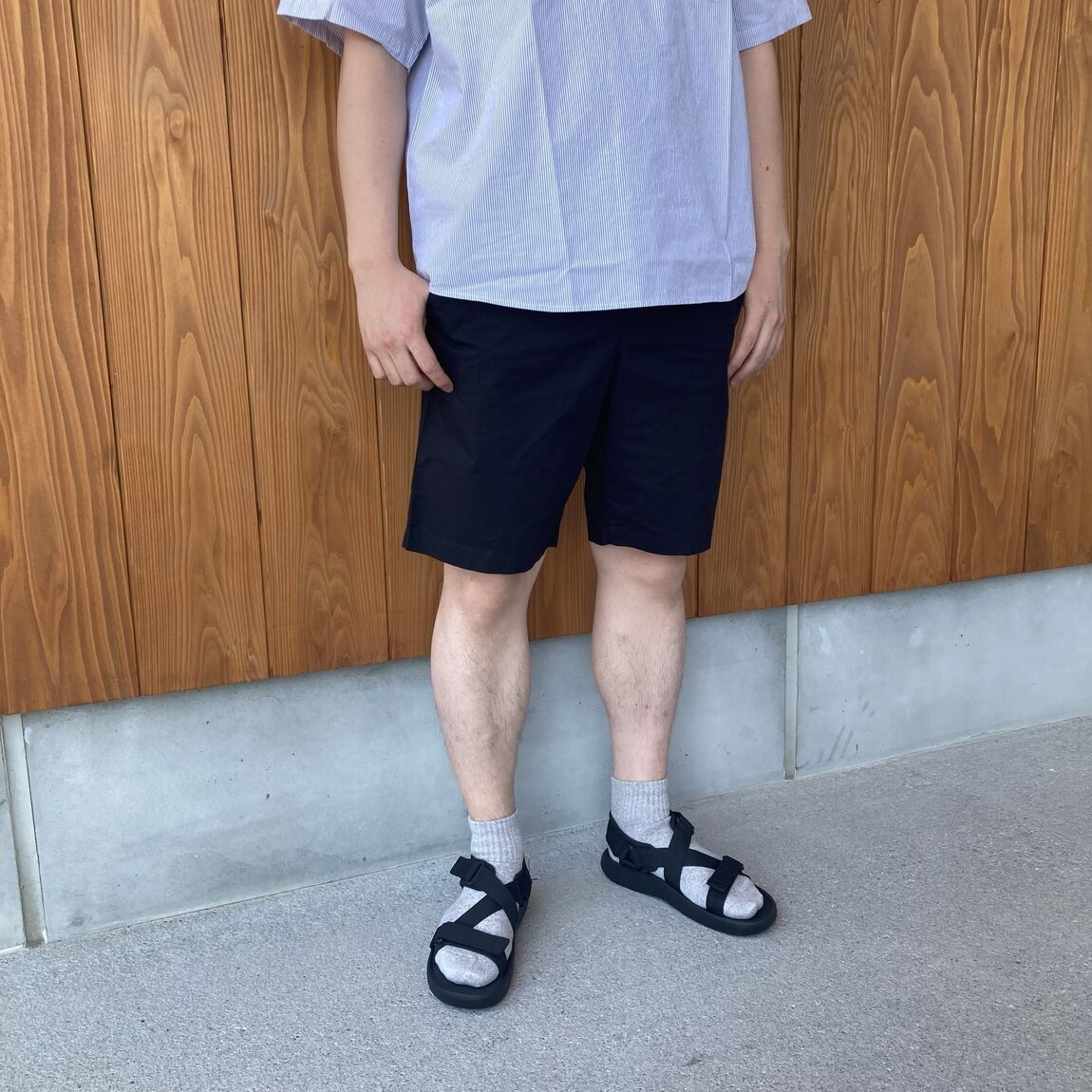 ズボン・サンダル