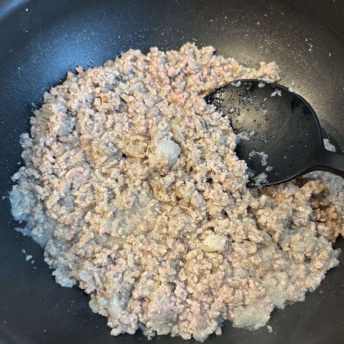 玉ねぎ・肉炒める