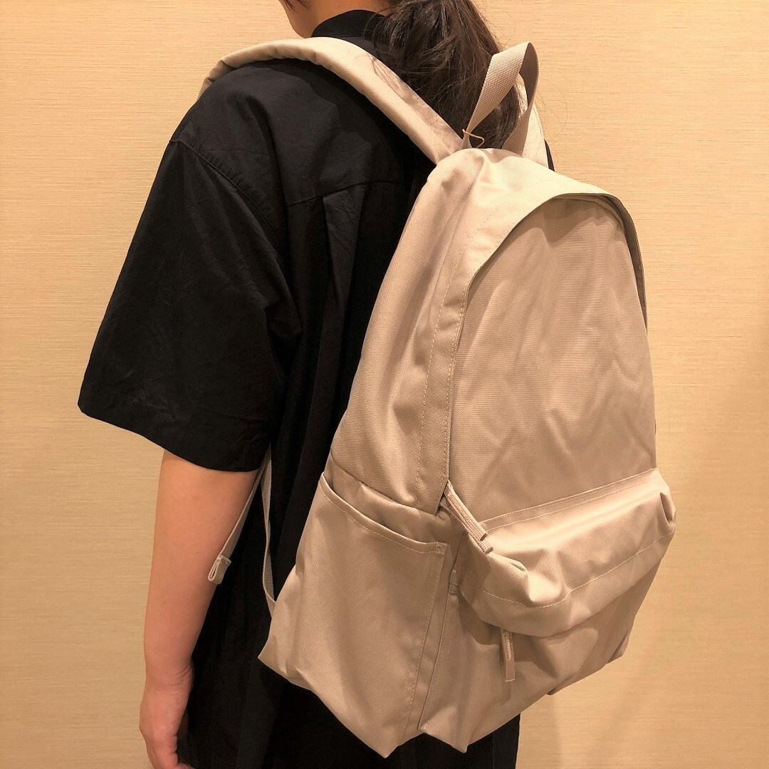 ライトベージュ
