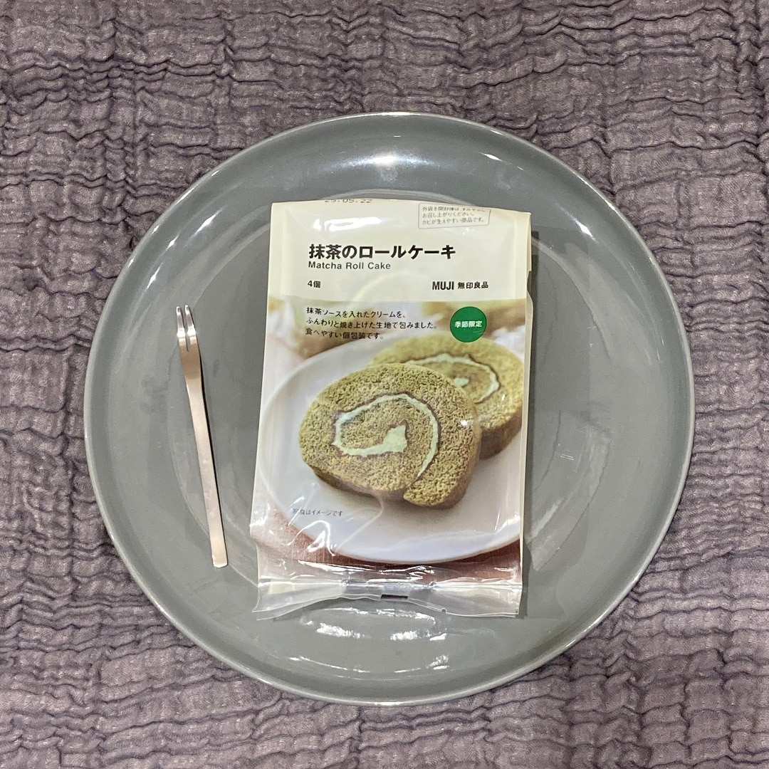 抹茶のロールケーキ