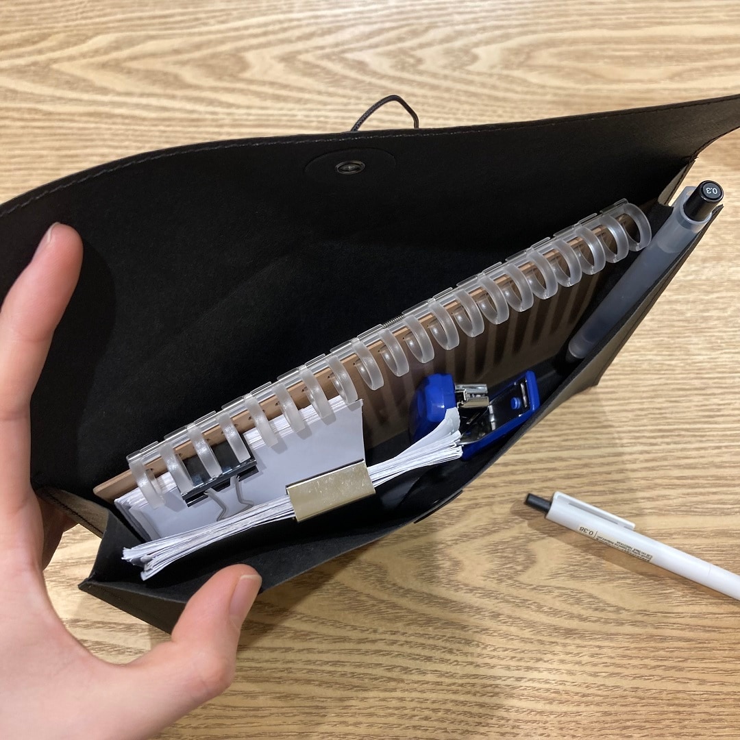 ジーンズラベル　書類ケース　玉ひも付きの写真