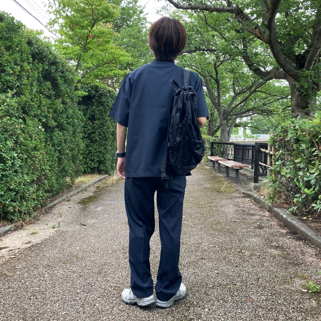 後ろ向き写真