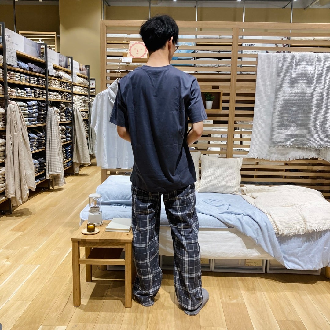 後ろ