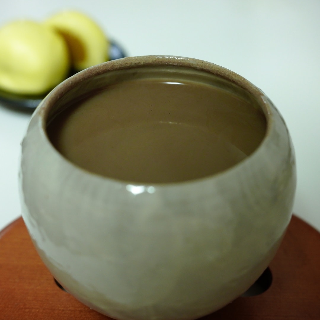 「おうちで味わうカフェメニュー　ほうじ茶ラテ」の調理例写真