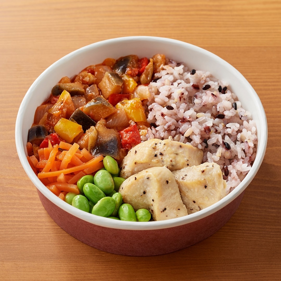 「1/3日分の野菜を使った雑穀ごはん ラタトゥイユとペッパーチキン」の商品画像