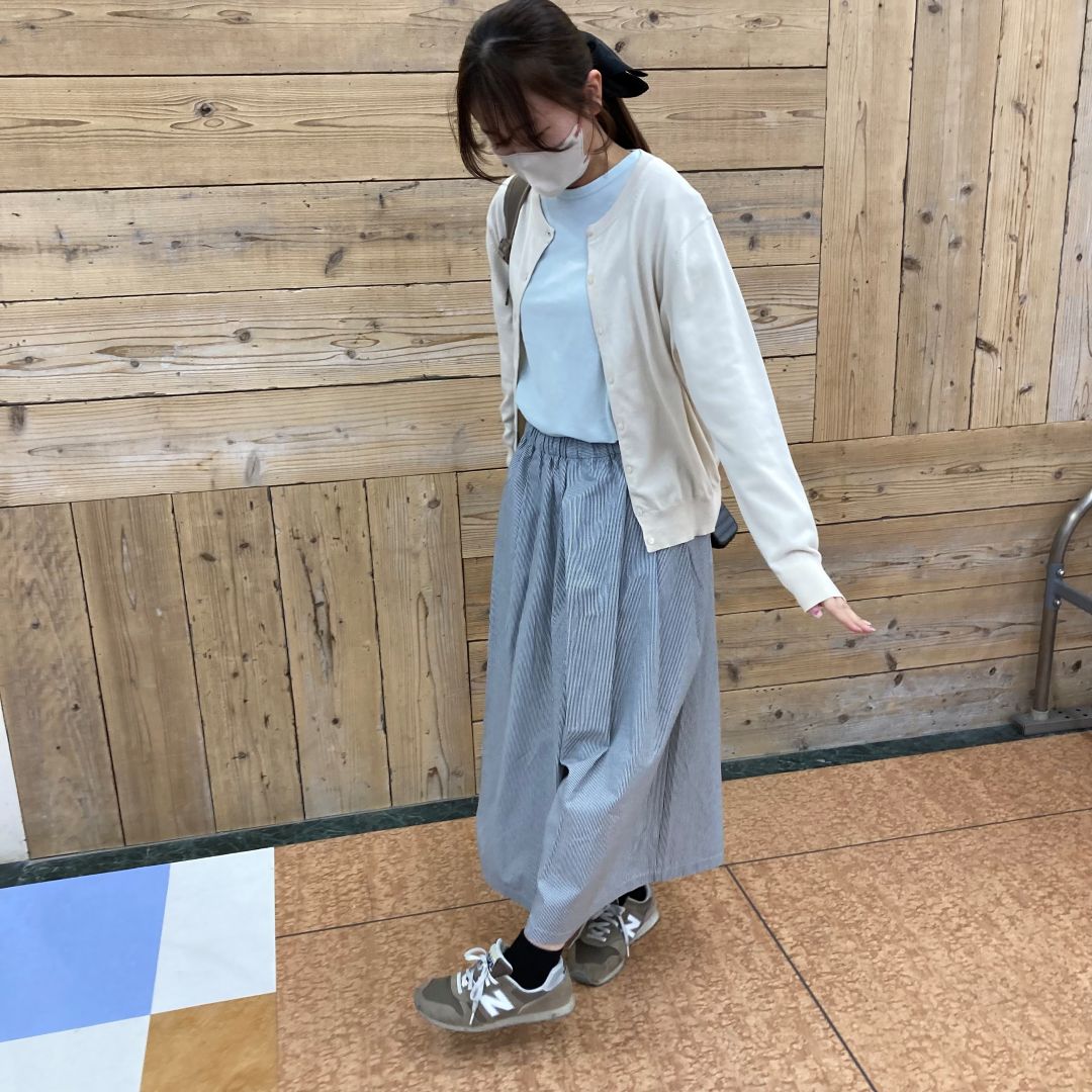 046922