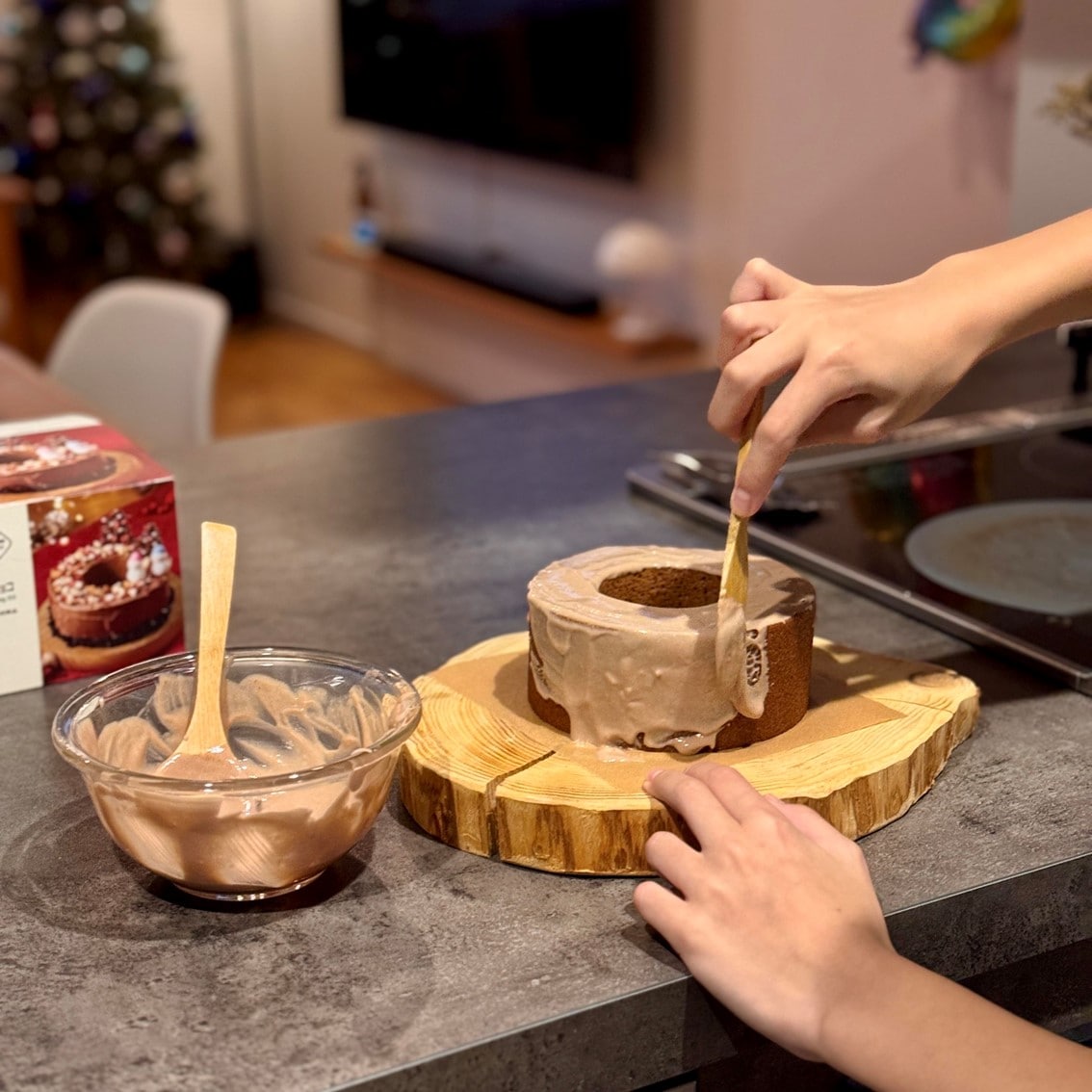 デコレーションしている写真です。