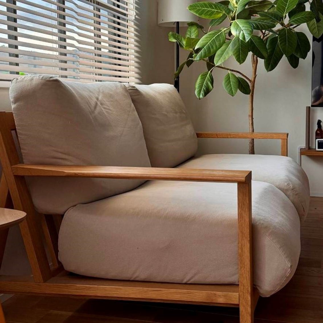 木製フレームソファの写真です