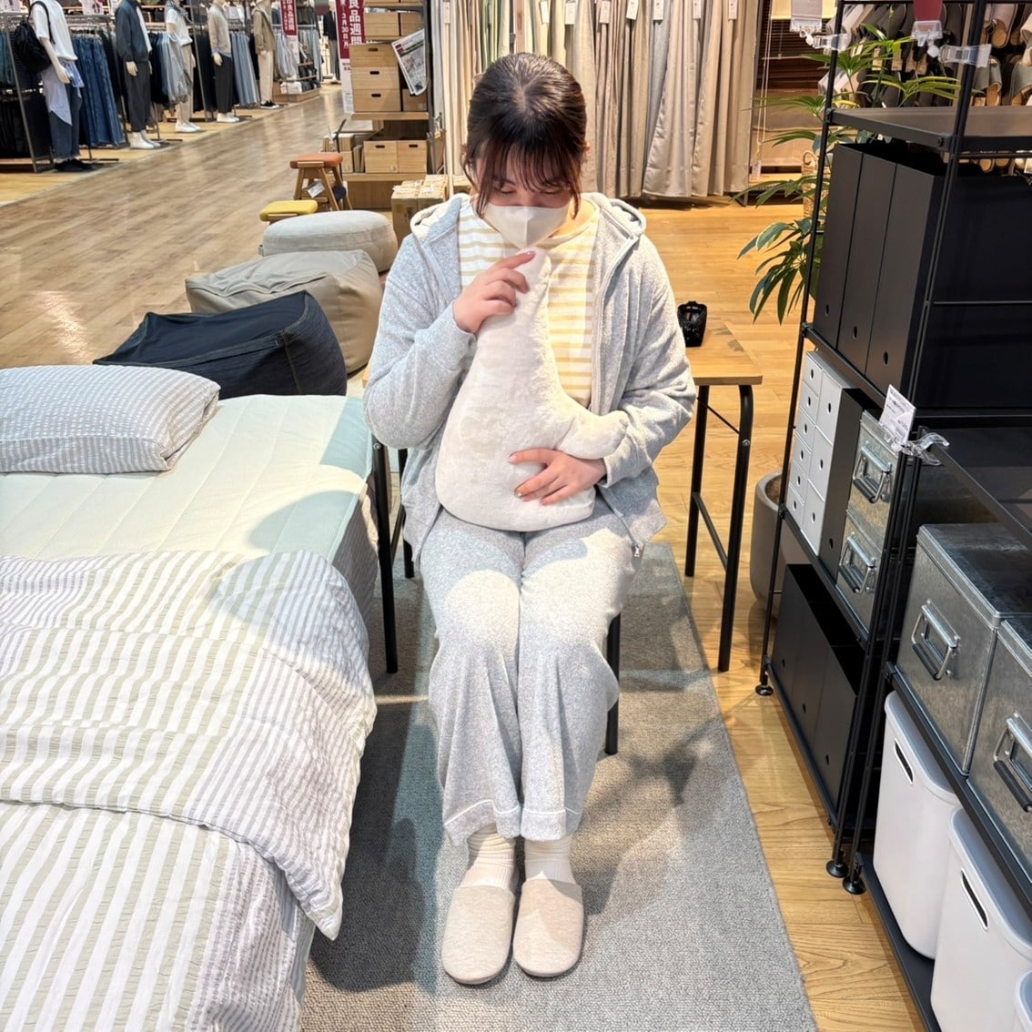 着るタオル両面パイルシリーズを着用したスタッフの写真です。