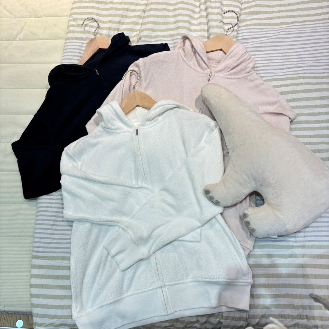 着るタオル両面パイルフルジップパーカーの写真です。