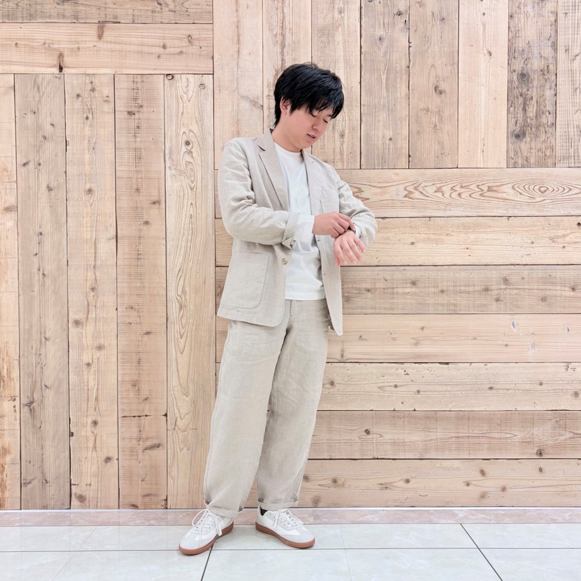 入学式にもおすすめなアイボリーコーディネートにしたスタッフの写真です。