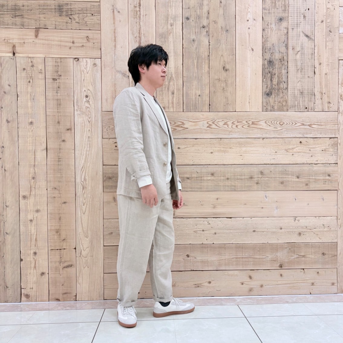 入学式にもおすすめなアイボリーコーディネートにしたスタッフの写真です。