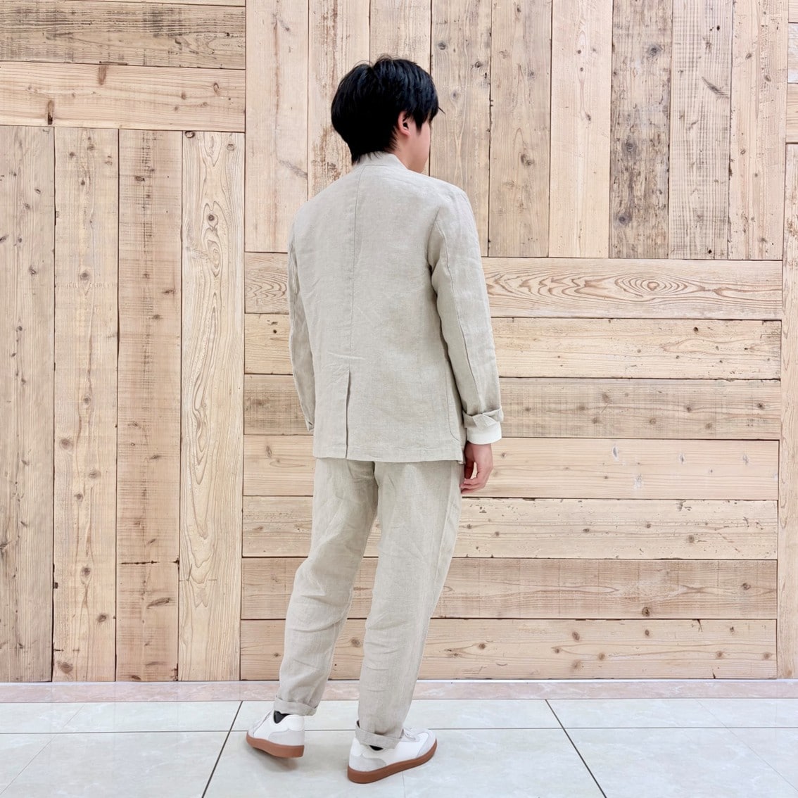 入学式にもおすすめなアイボリーコーディネートにしたスタッフの写真です。