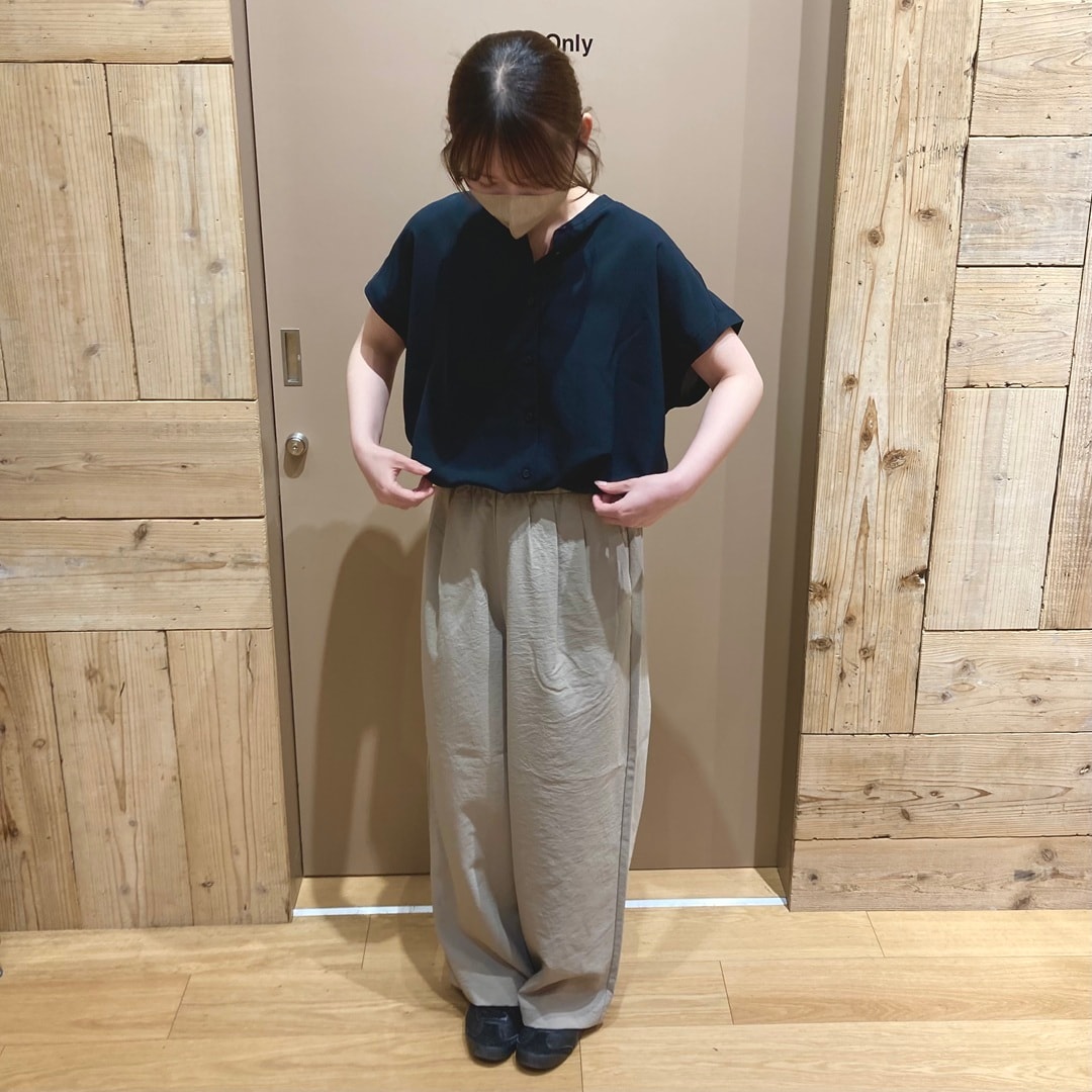決めポーズをするスタッフ