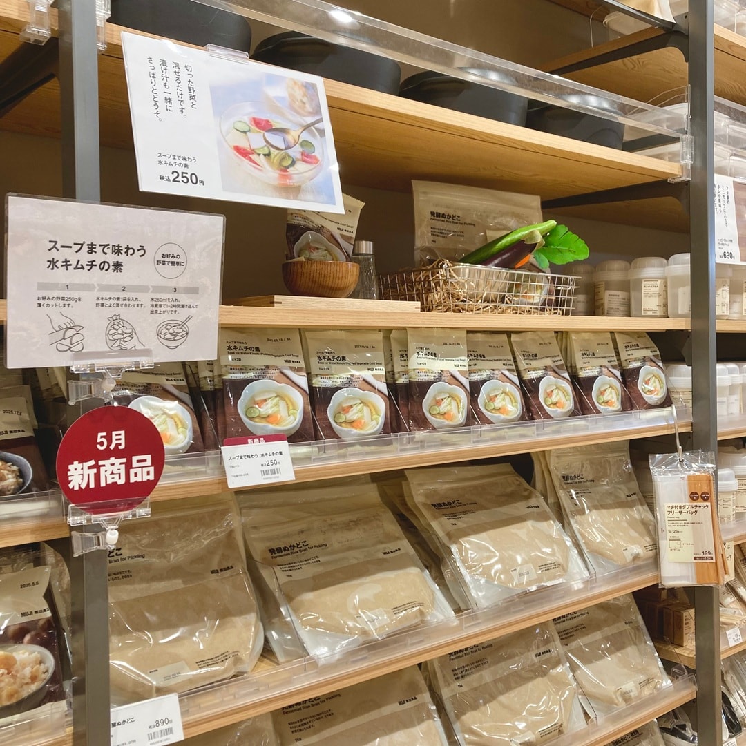 「水キムチの素」が陳列されている商品の売り場イメージ画像