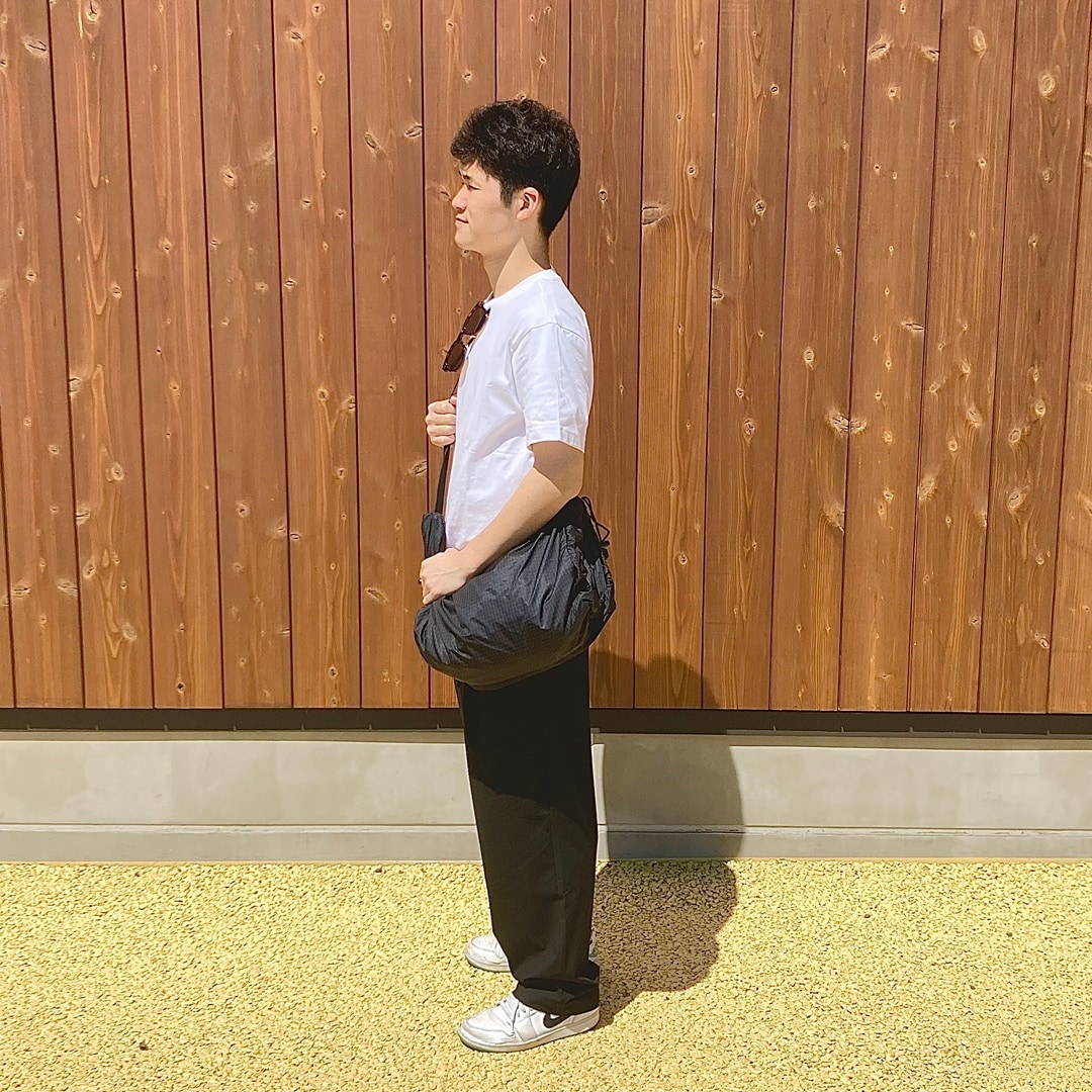横向きのスタッフ