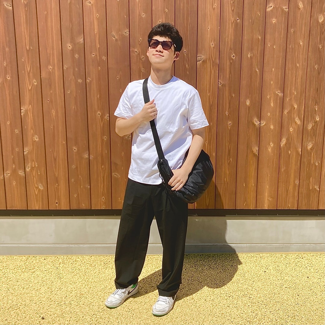 決めポーズをするスタッフ