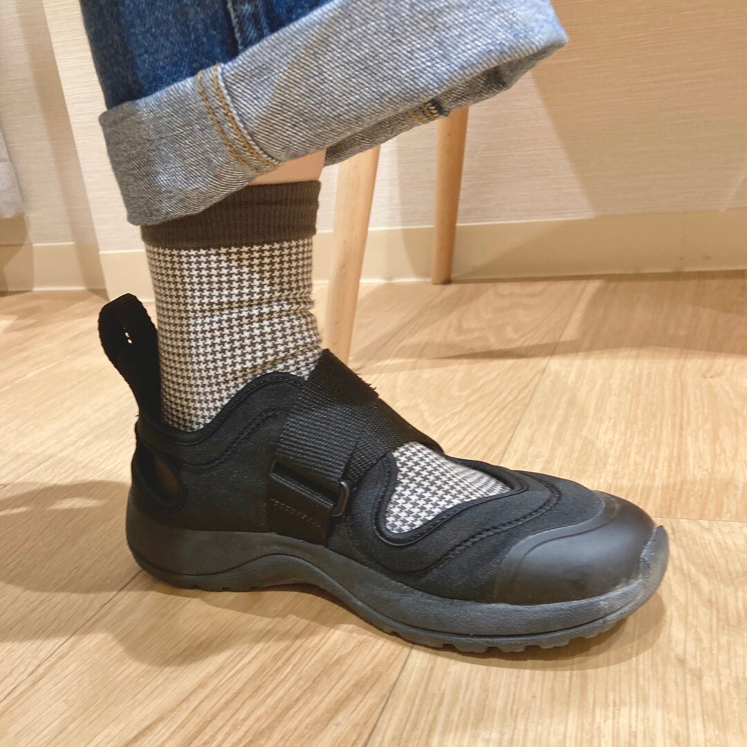 「婦人　足なり直角　履き口やわらか　千鳥柄ショート丈靴下」着用イメージ画像