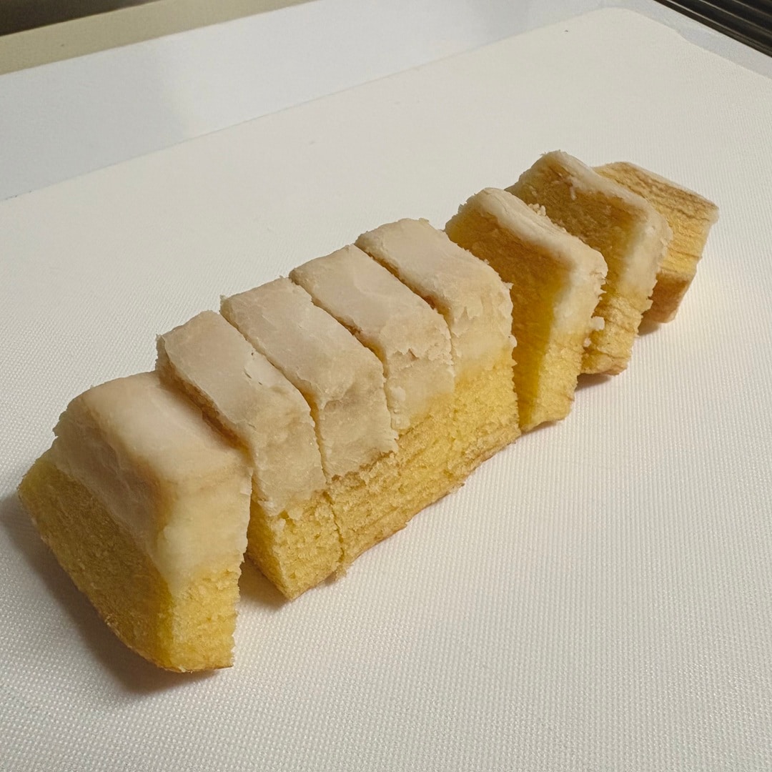 「不揃い　オリーブ塩バウム」を切ったイメージ画像