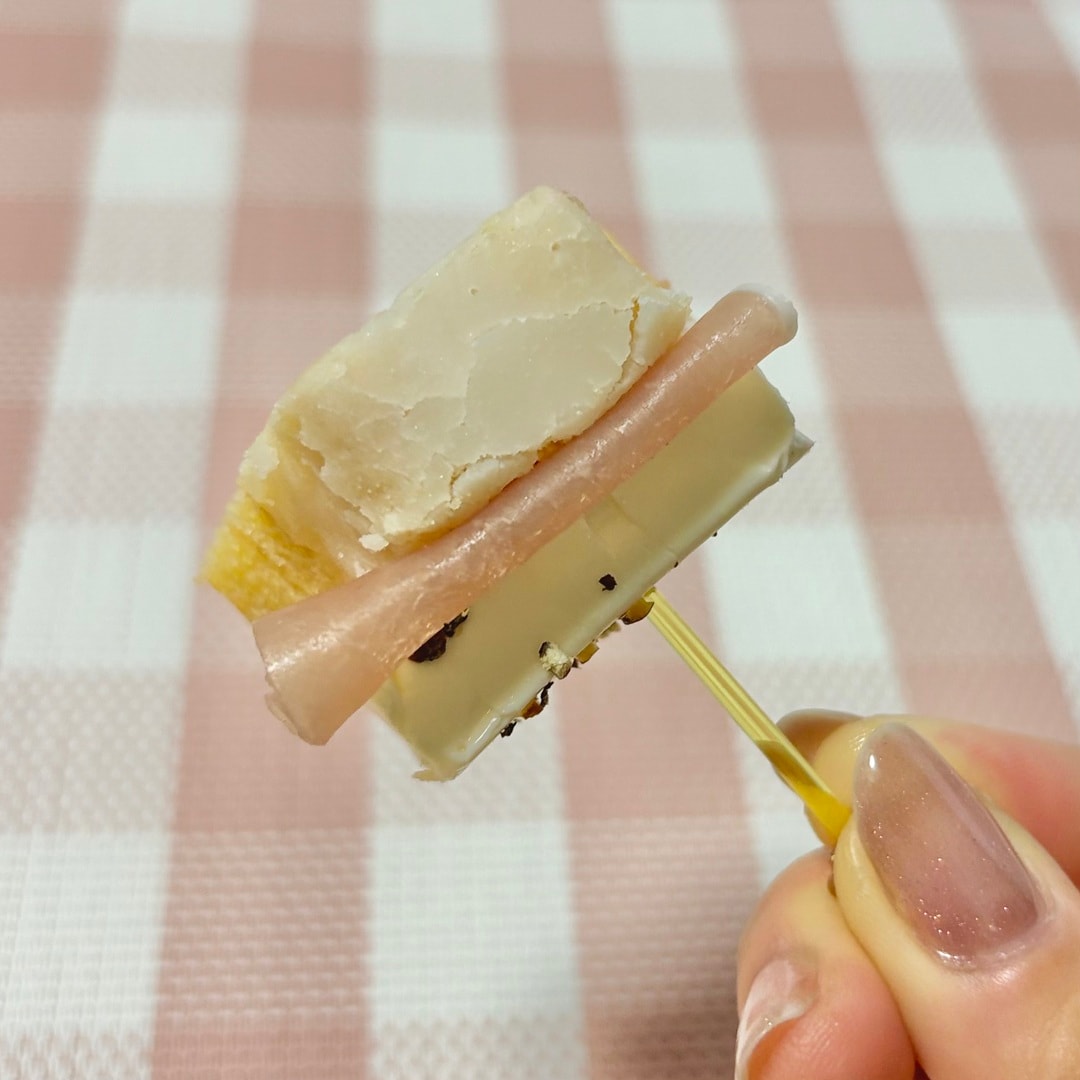 「バウムのピンチョス」食べるイメージ画像