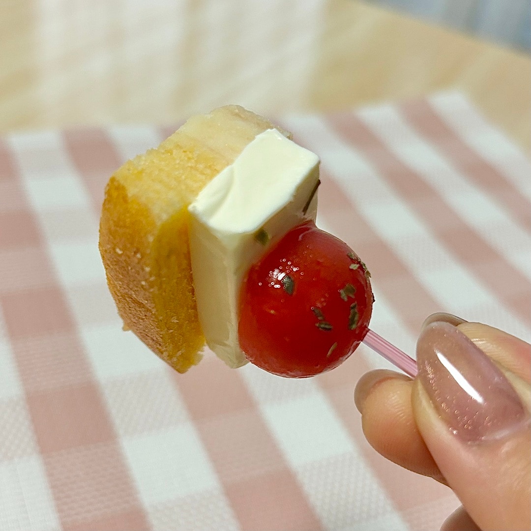 「バウムのピンチョス」を食べるイメージ画像