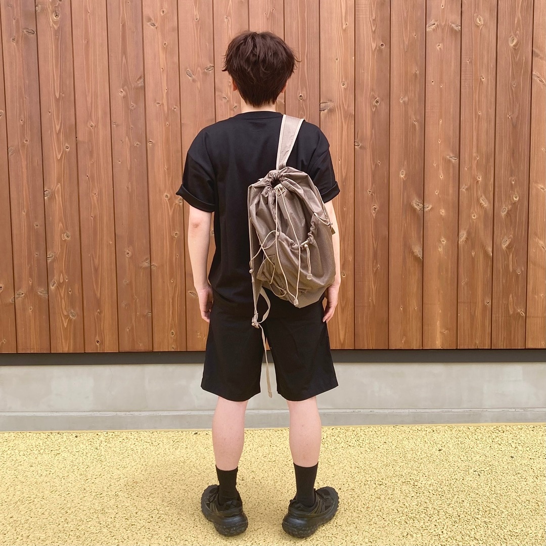後ろから見たスタッフ