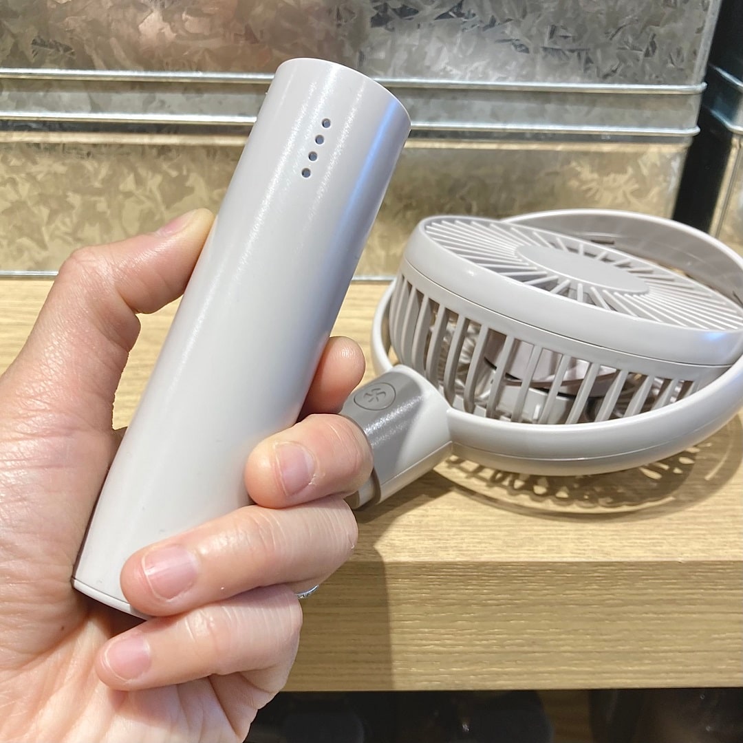 「角度が変えられる充電式ハンディファン」取ってを取り外したイメージ画像