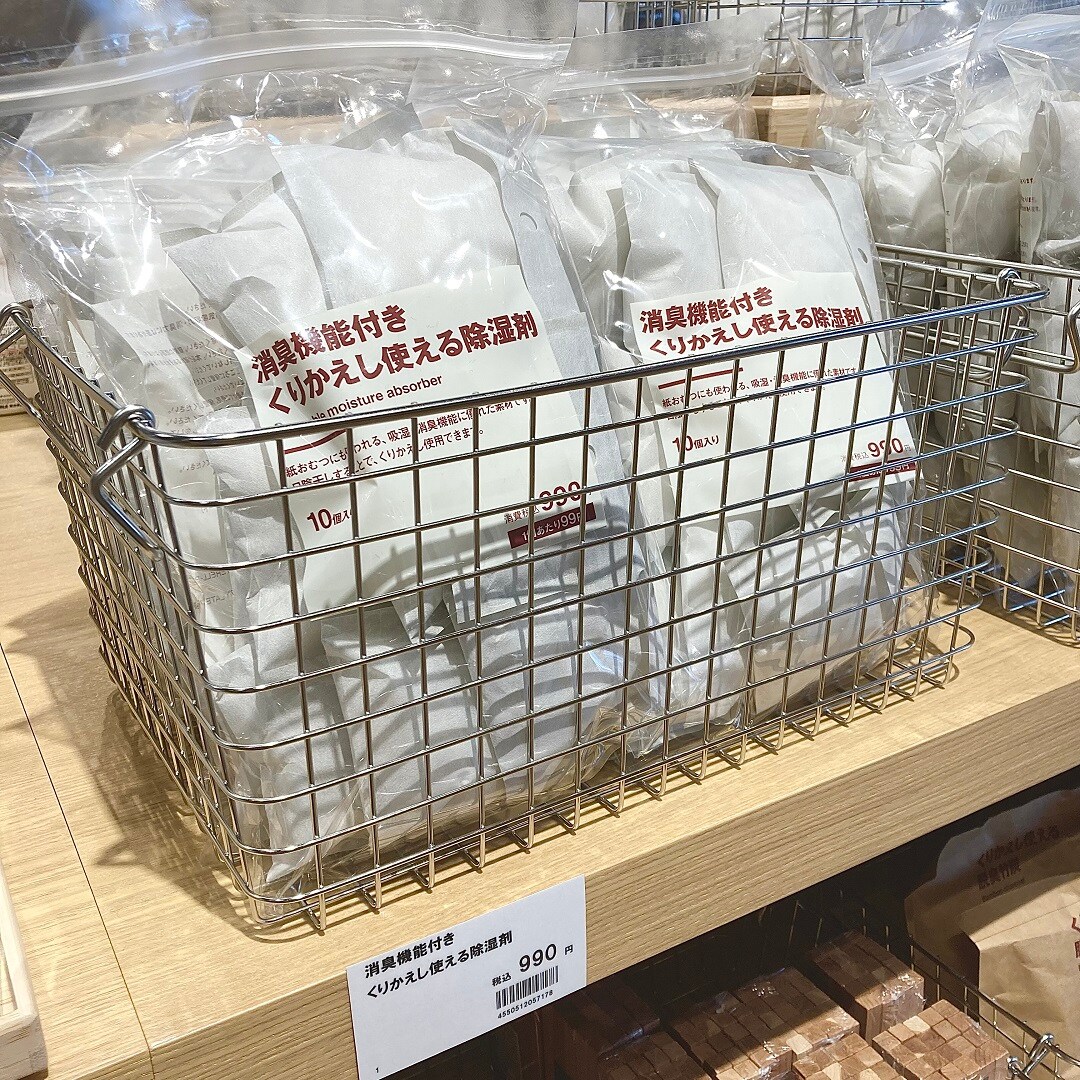 「消臭機能付き　くりかえし使える除湿剤」商品売場画像