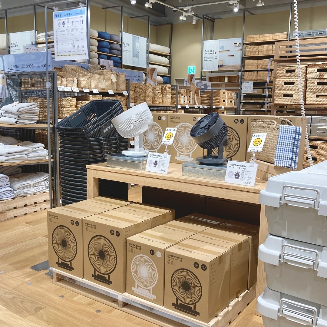 友部スクエア　生活用品　売場写真