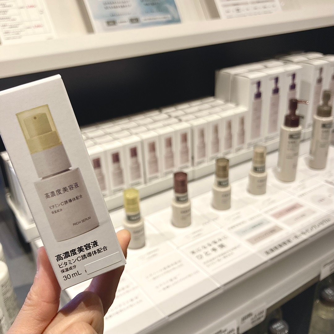 「高濃度美容液」「高濃度オールインワンセラム」商品売場の写真