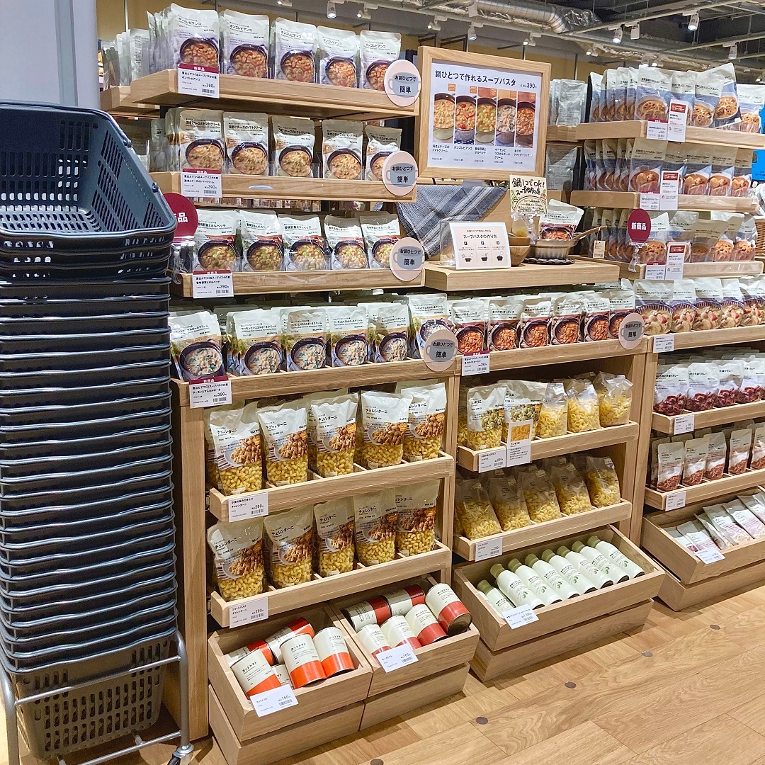 「煮込んでつくるスープパスタの素」商品売場のイメージ画像
