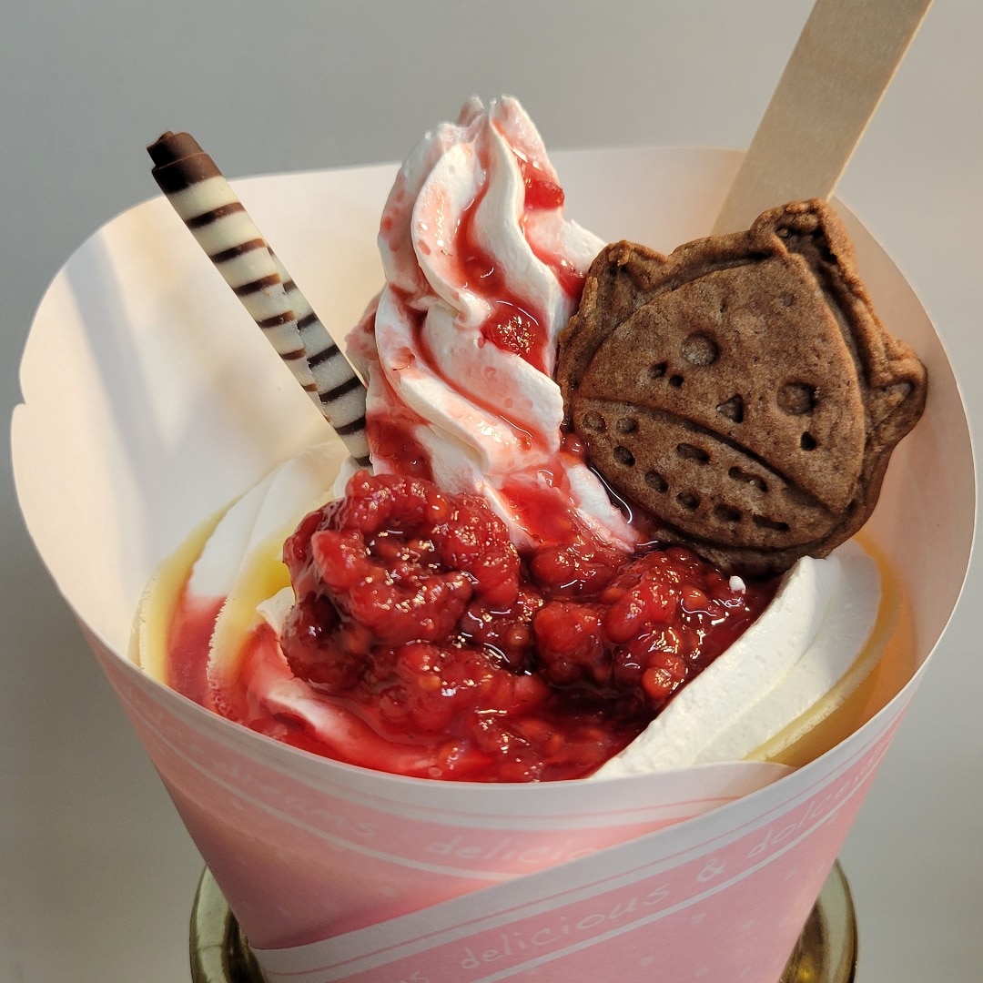 つながる市の限定商品「ラズベリークレープ」税込700円