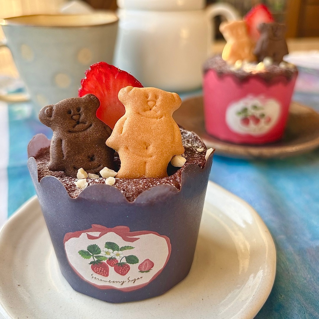 デコレーションしたミニガトーショコラのイメージ画像