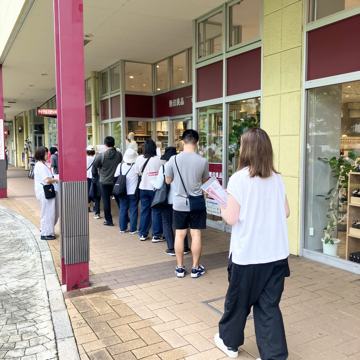 開店前列