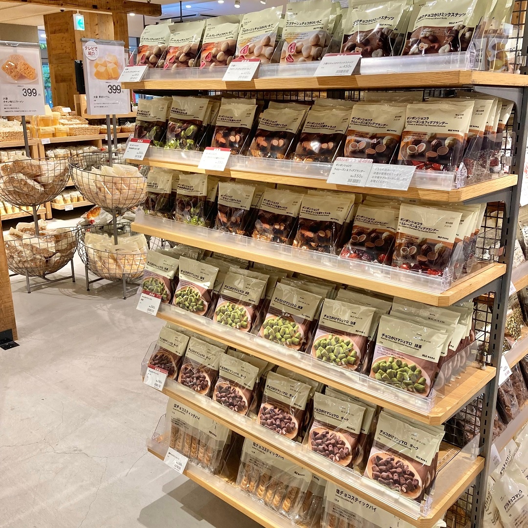 チョコレート菓子の売場の画像