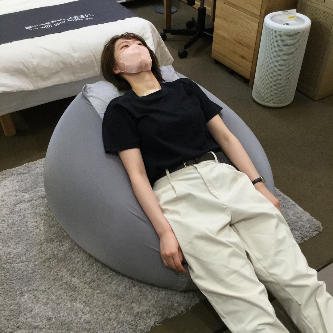 【イオンモール佐野新都市】体にフィットするソファ