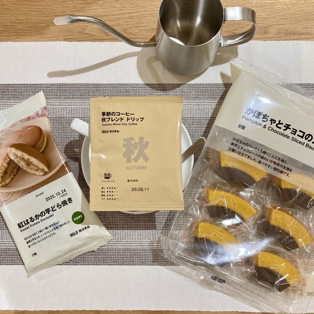 コーヒーとお菓子の写真
