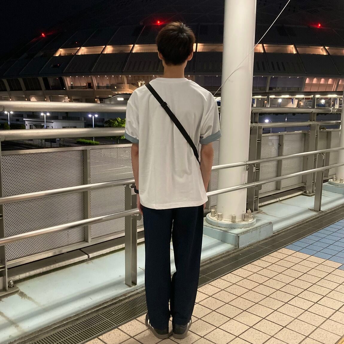 背面