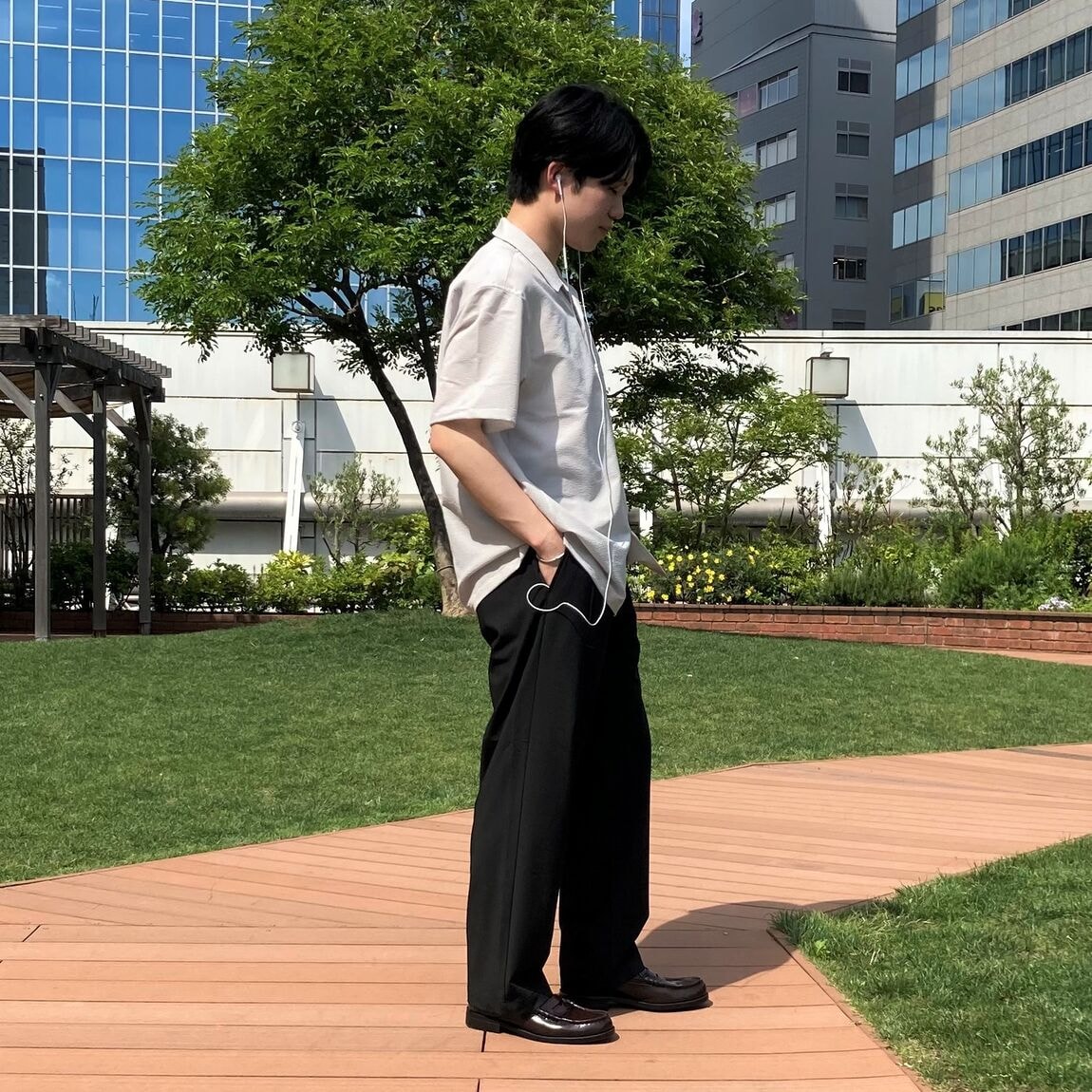 g