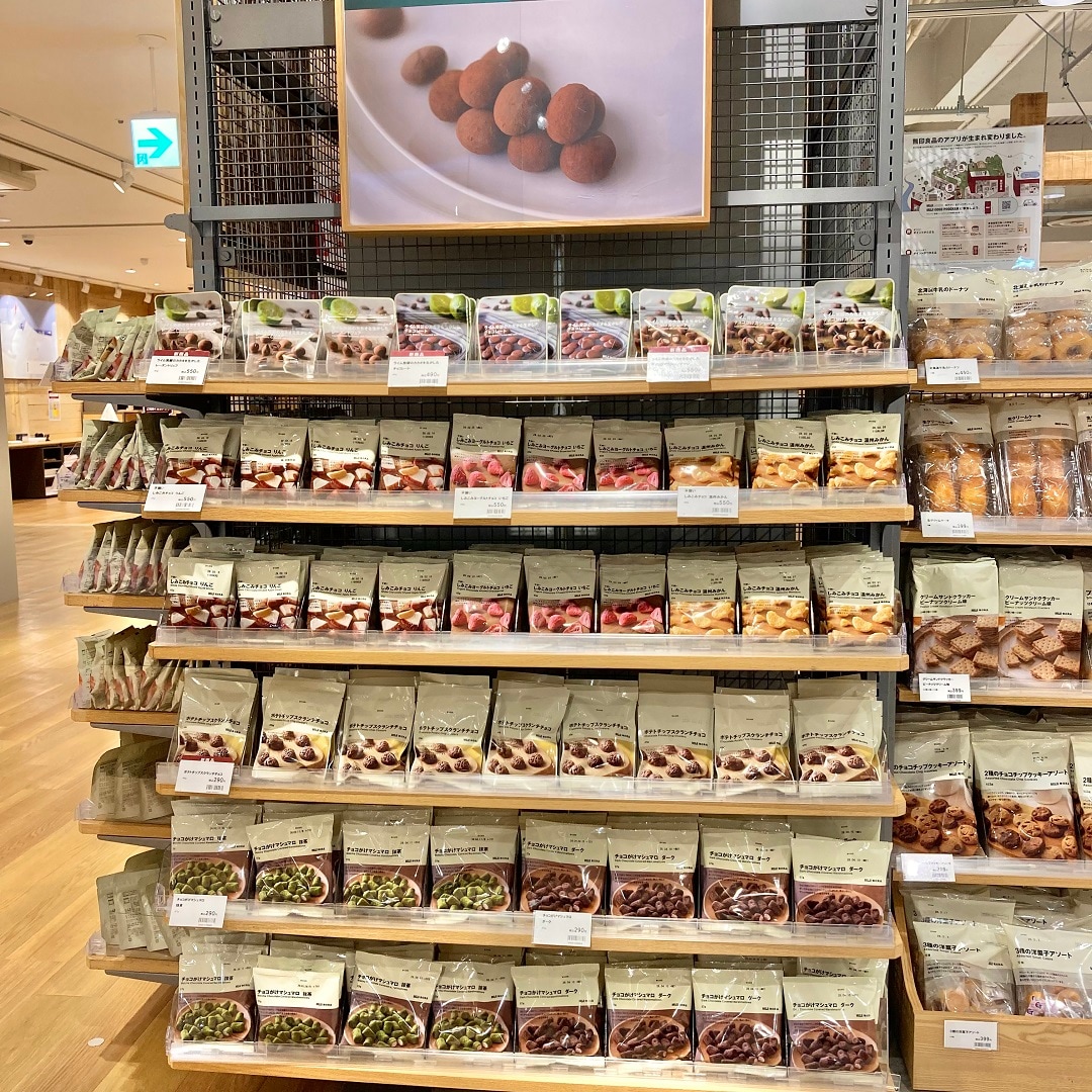 ポテトチップスクランチチョコの売場の写真