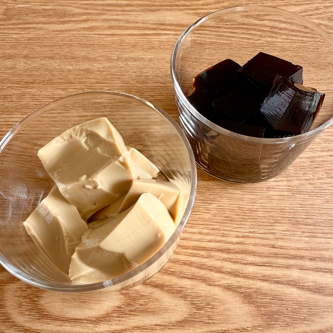 コーヒーゼリーとコーヒーミルクプリンの写真