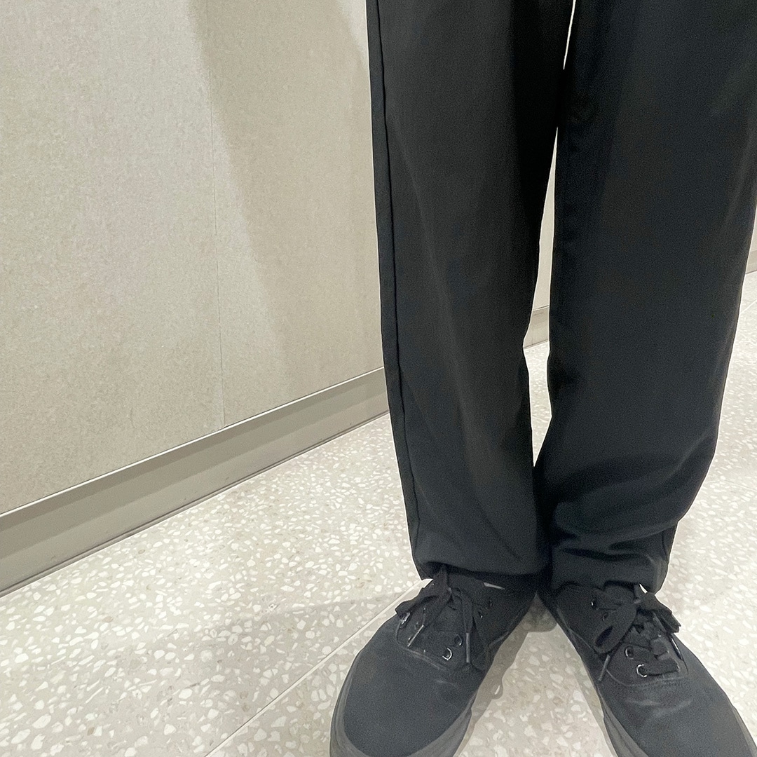 風を通すタックパンツ拡大