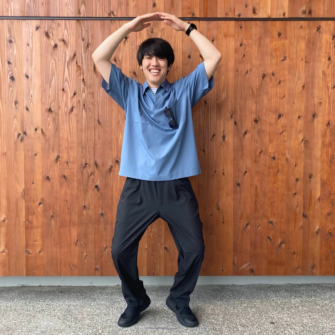 風を通すタックテーパードパンツ