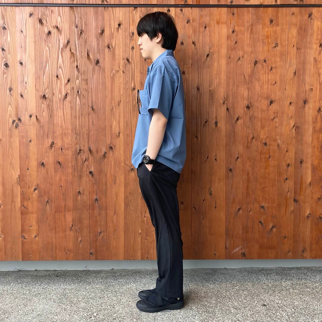 風を通すタックテーパードパンツ