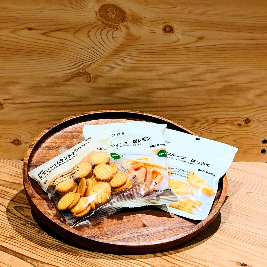 ３つのお菓子のパッケージ